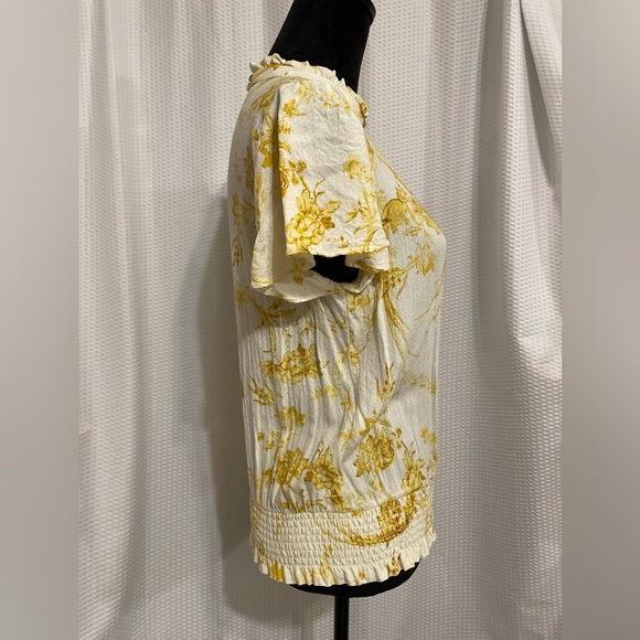 Rose & Olive beige with soft yellow print roses short sleeve blouse size large - Picture 2 of 7